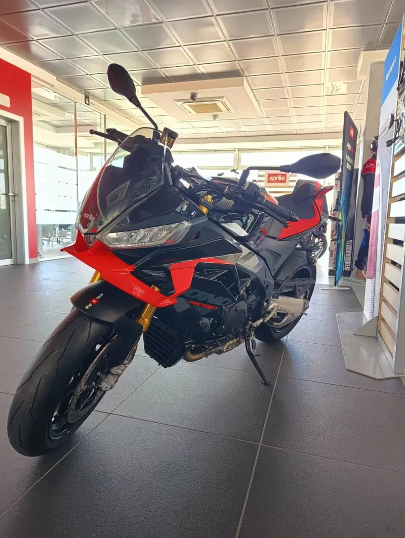 Aprilia Tuono V4 Factory (2025 - 26) (2)