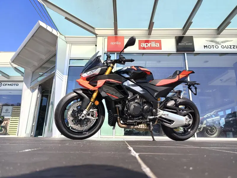Aprilia Tuono V4 Factory (2025 - 26) (14)