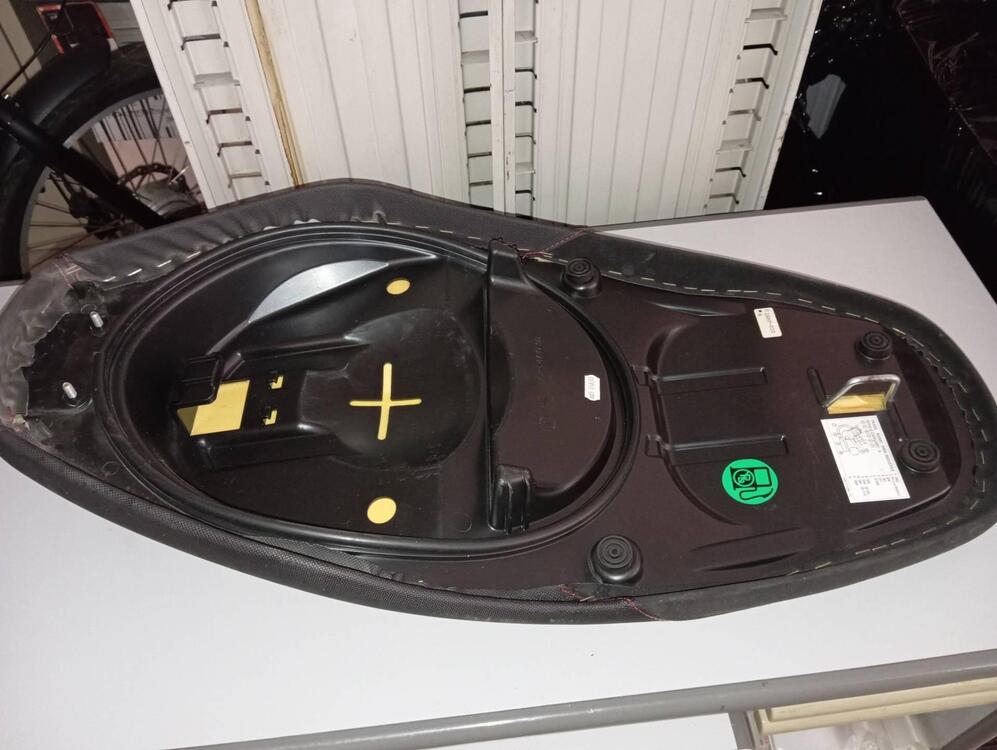 Sella Yamaha neo's 50 (2)