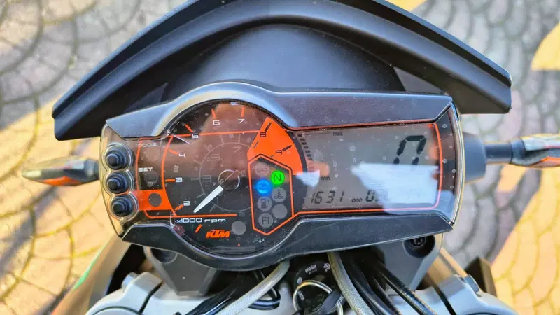 KTM 690 Supermoto (3)