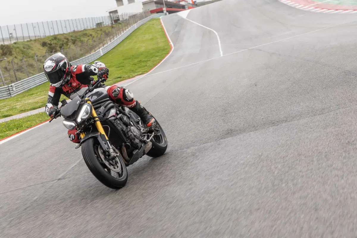Triumph Speed Triple 1200 RS 2025 TEST [GALLERY] (4)