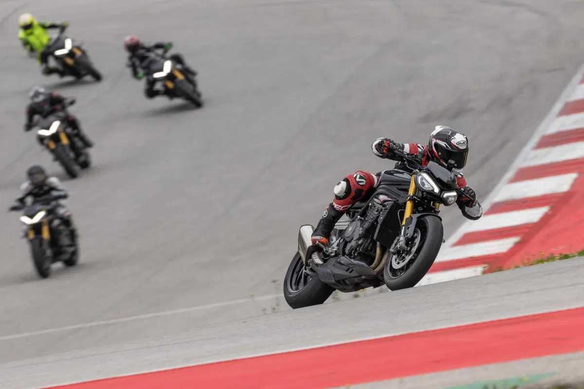 Triumph Speed Triple 1200 RS 2025 TEST [GALLERY] (7)