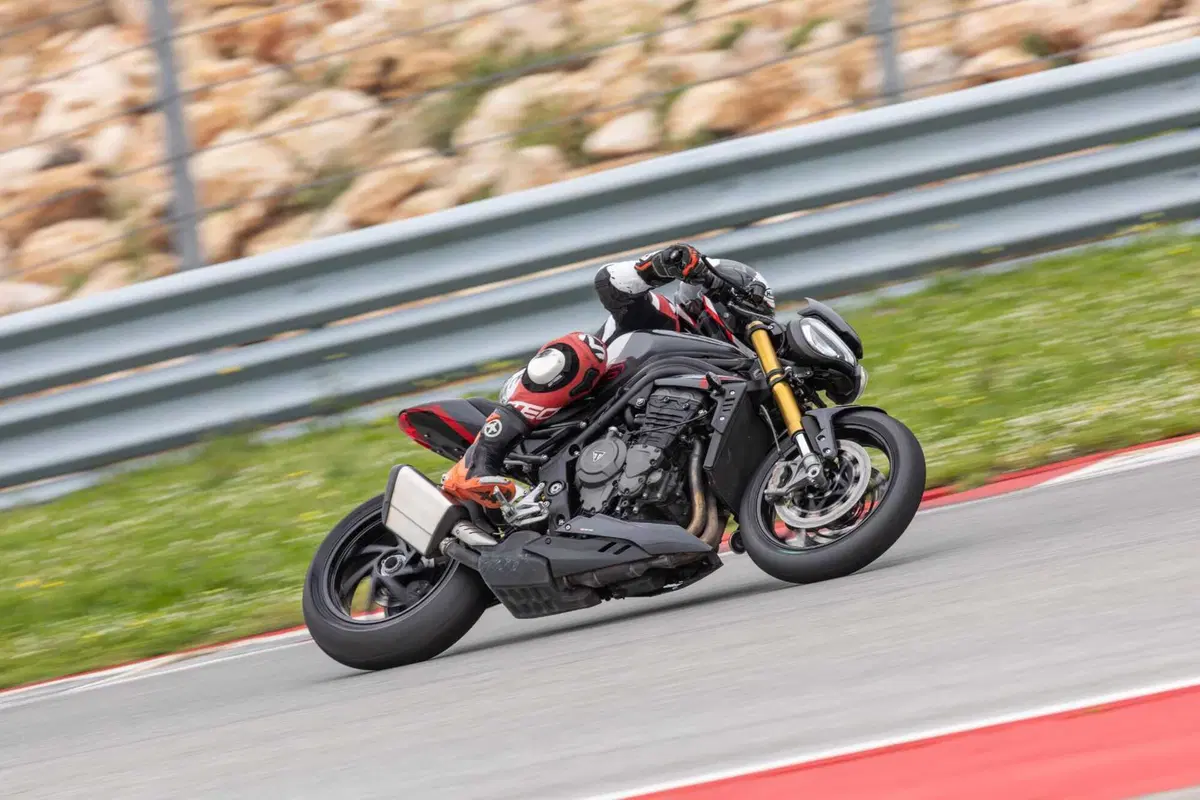Triumph Speed Triple 1200 RS 2025 TEST [GALLERY] (8)