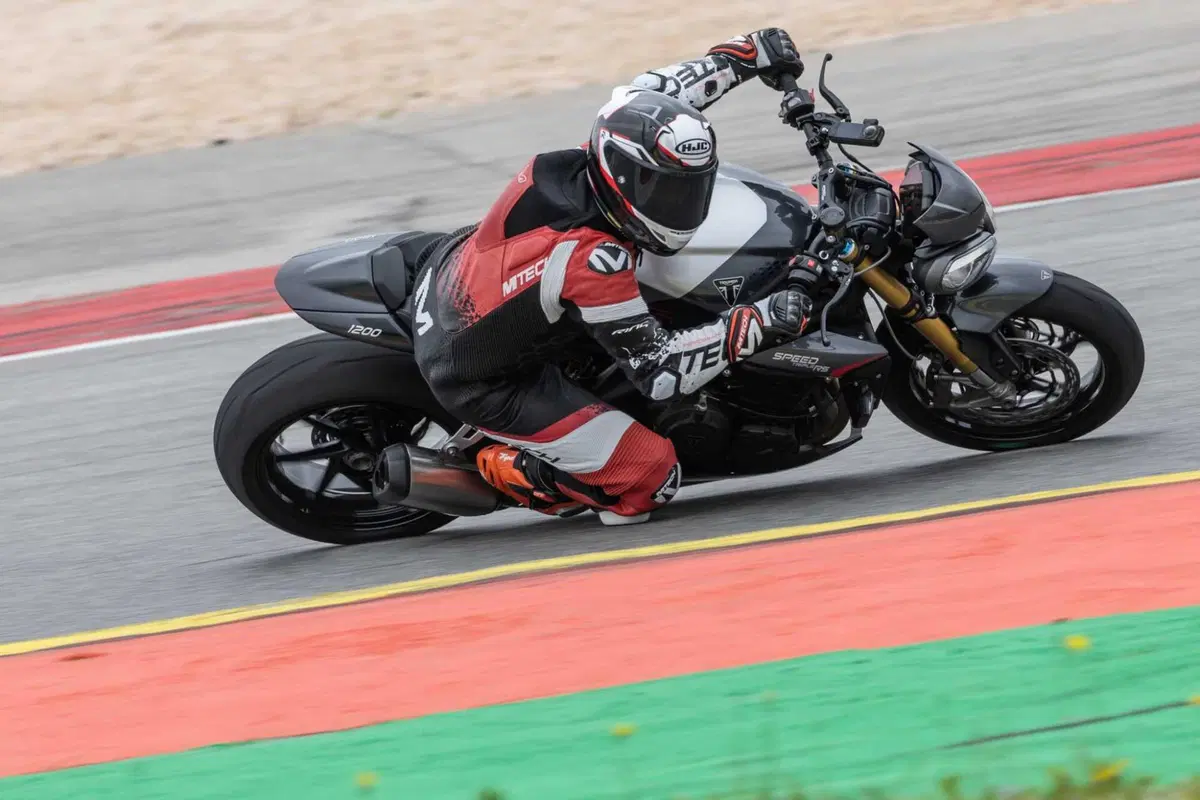 Triumph Speed Triple 1200 RS 2025 TEST [GALLERY] (9)