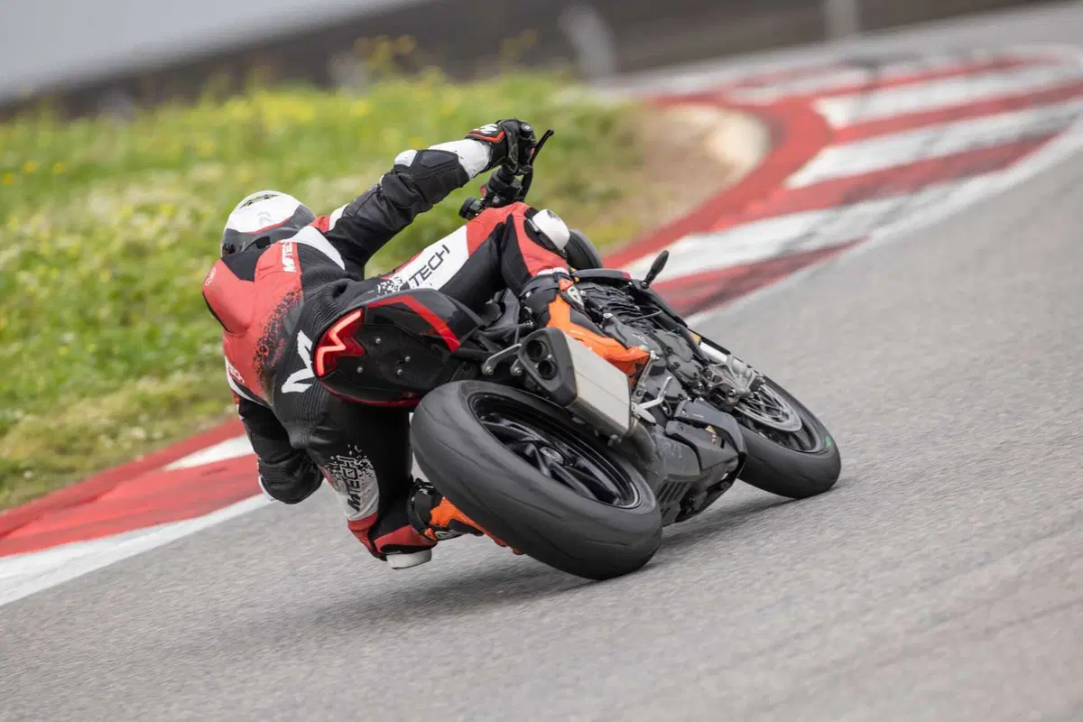 Triumph Speed Triple 1200 RS 2025 TEST [GALLERY] (10)