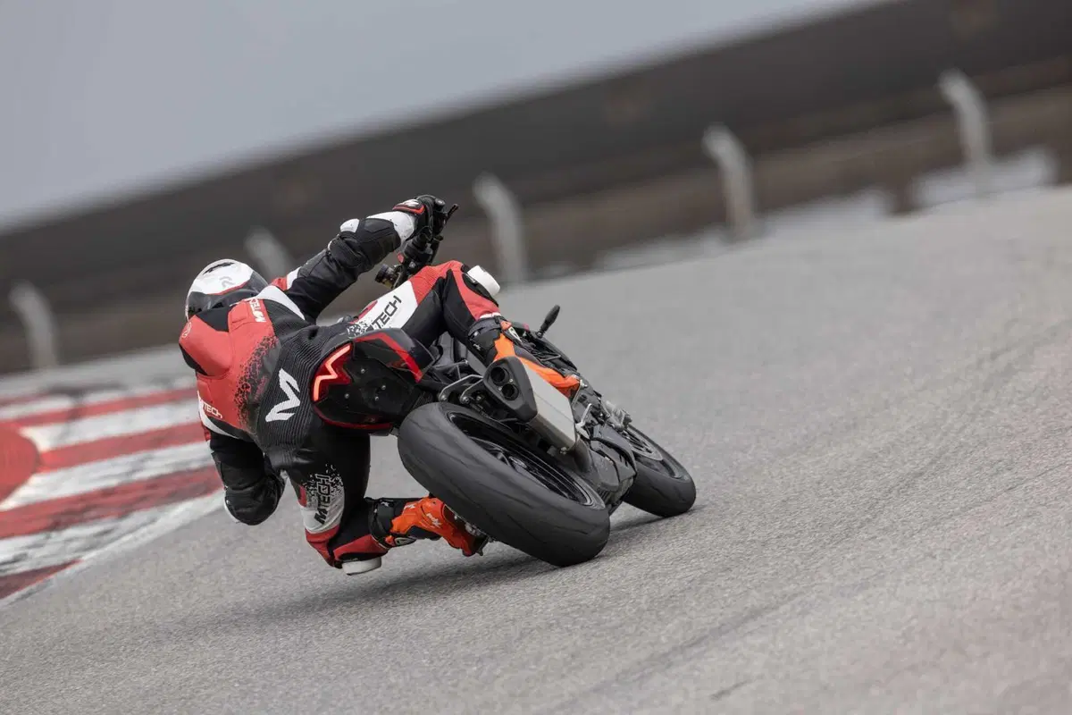 Triumph Speed Triple 1200 RS 2025 TEST [GALLERY] (11)
