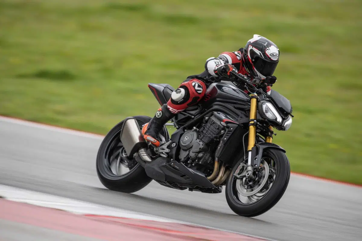Triumph Speed Triple 1200 RS 2025 TEST [GALLERY] (12)
