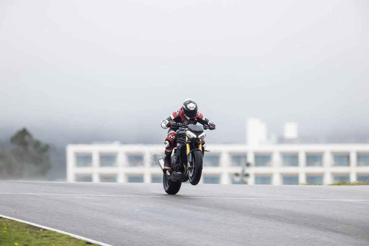 Triumph Speed Triple 1200 RS 2025 TEST [GALLERY] (2)