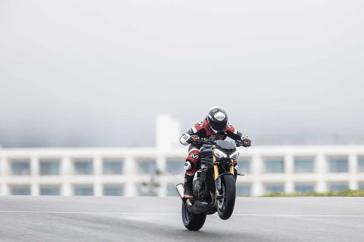 Triumph Speed Triple 1200 RS 2025 TEST [GALLERY] (15)