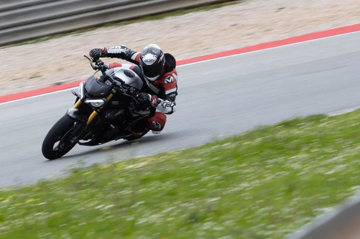 Triumph Speed Triple 1200 RS 2025 TEST [GALLERY] (17)