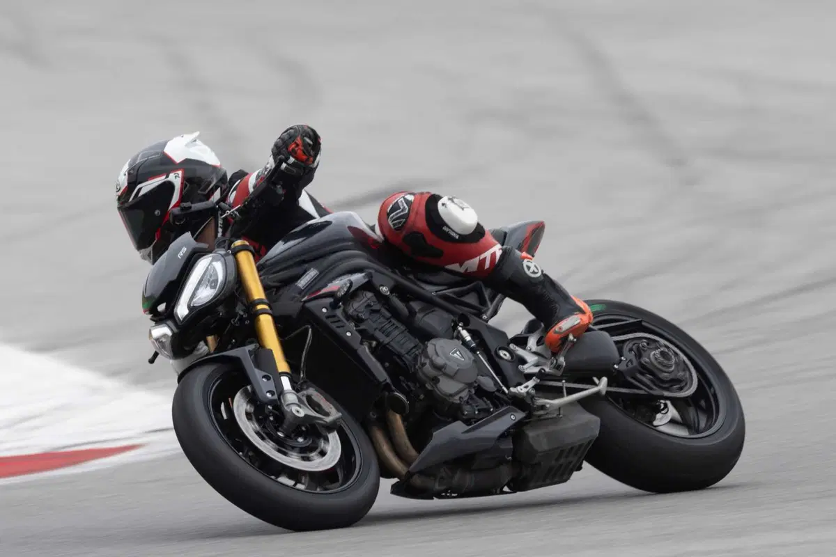 Triumph Speed Triple 1200 RS 2025 TEST [GALLERY] (18)