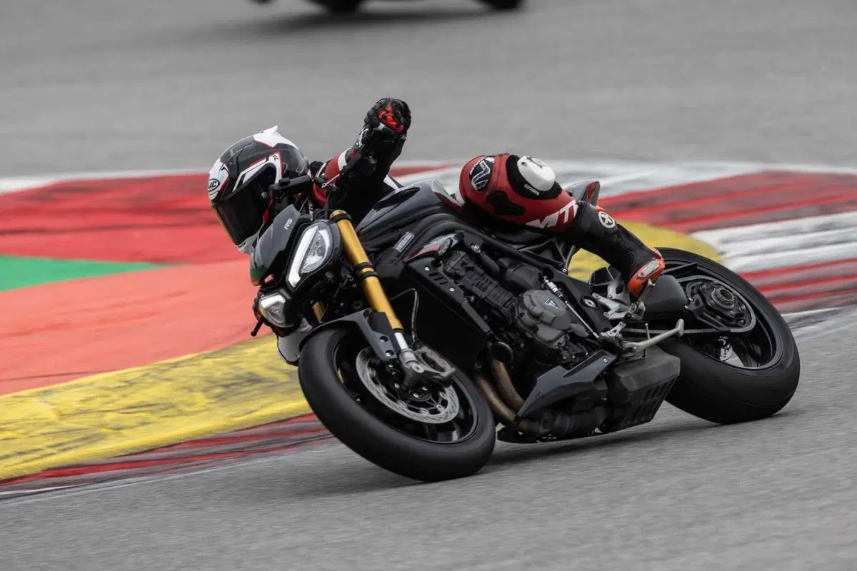 Triumph Speed Triple 1200 RS 2025 TEST [GALLERY] (20)