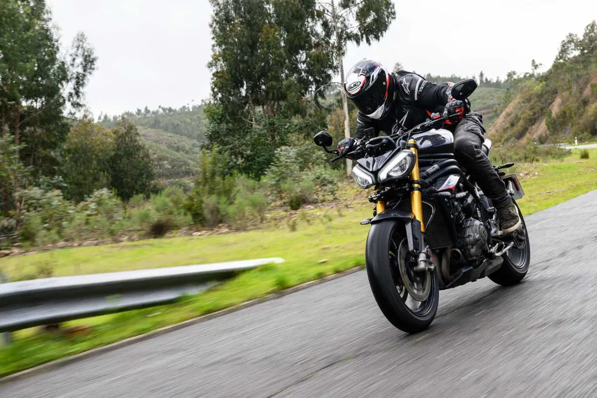 Triumph Speed Triple 1200 RS 2025 TEST [GALLERY] (22)