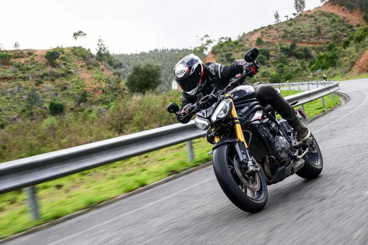 Triumph Speed Triple 1200 RS 2025 TEST [GALLERY] (23)
