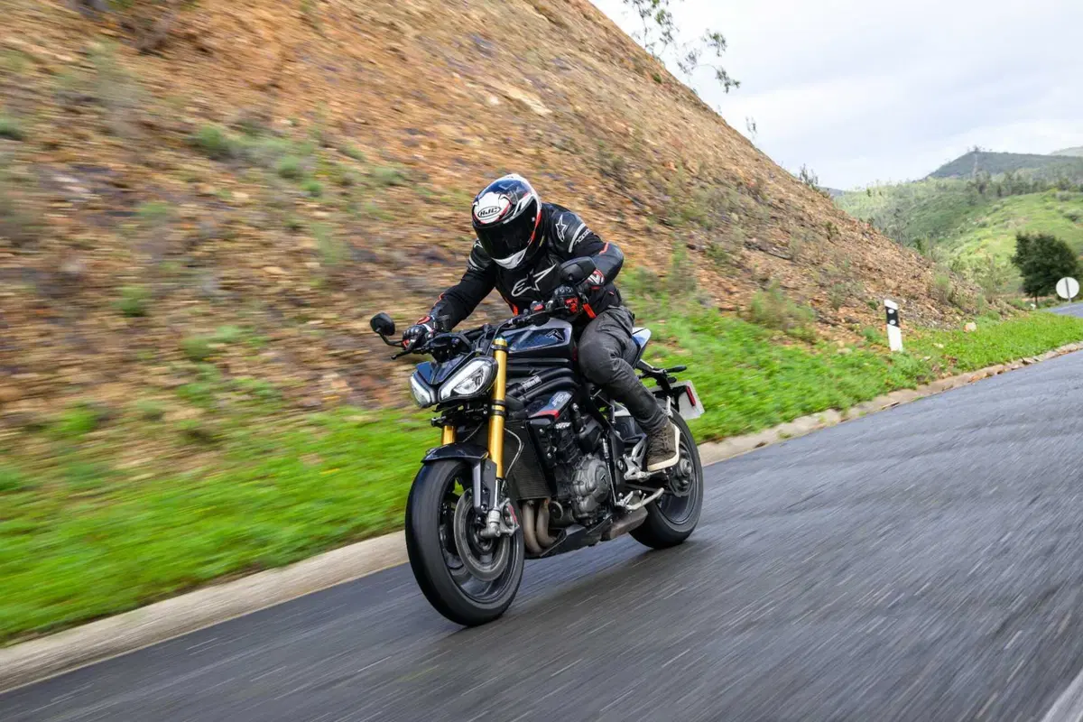 Triumph Speed Triple 1200 RS 2025 TEST [GALLERY] (24)
