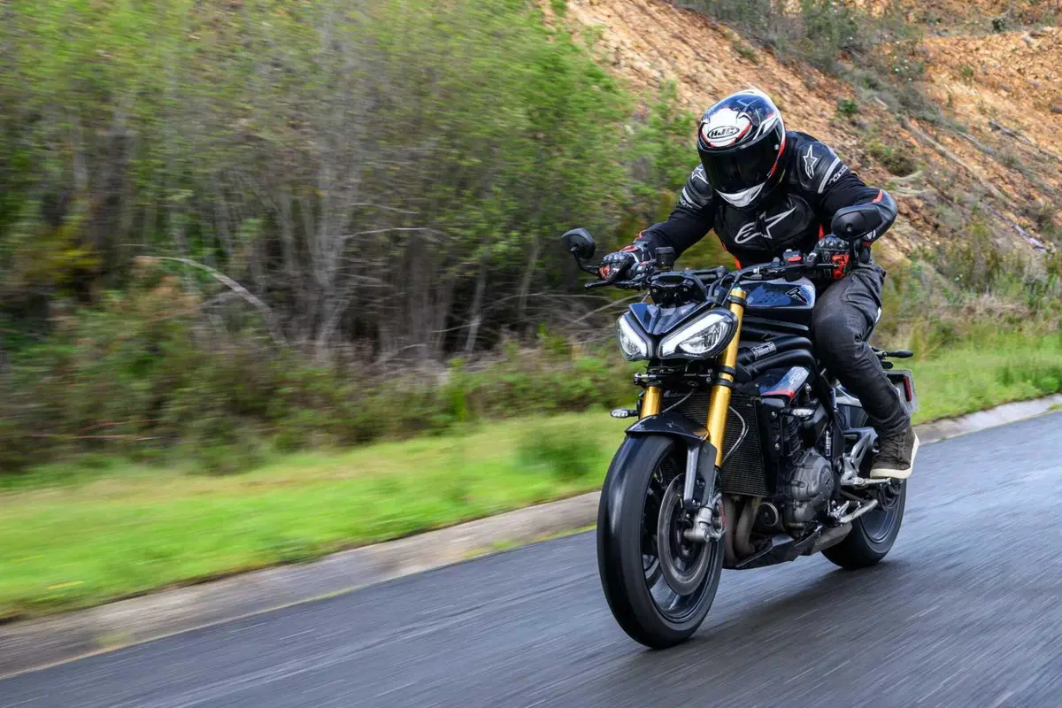 Triumph Speed Triple 1200 RS 2025 TEST [GALLERY] (25)