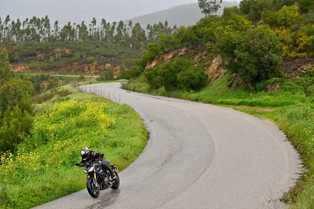 Triumph Speed Triple 1200 RS 2025 TEST [GALLERY] (30)