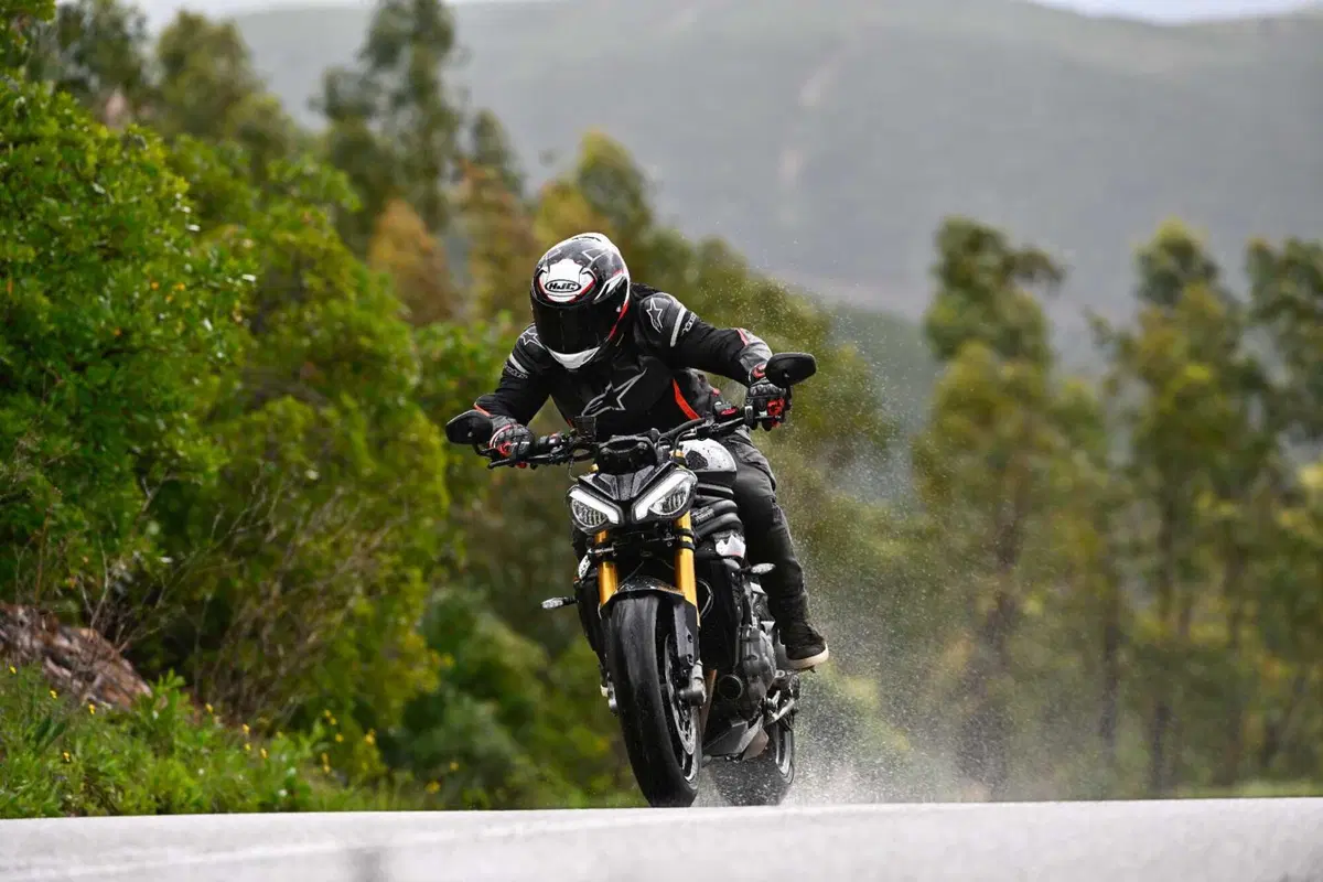 Triumph Speed Triple 1200 RS 2025 TEST [GALLERY] (31)