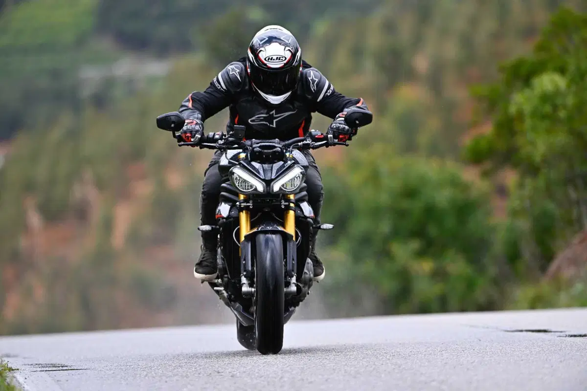 Triumph Speed Triple 1200 RS 2025 TEST [GALLERY] (33)