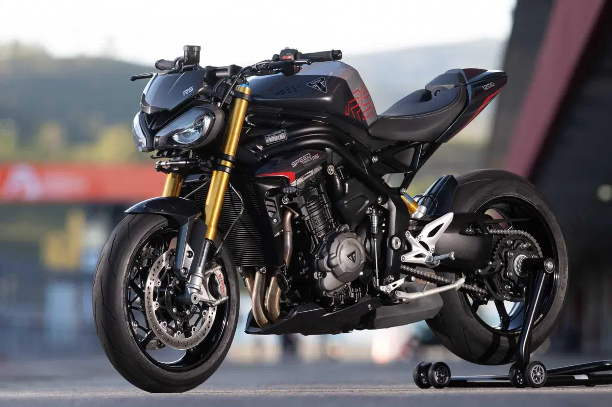 Triumph Speed Triple 1200 RS 2025 TEST [GALLERY] (34)