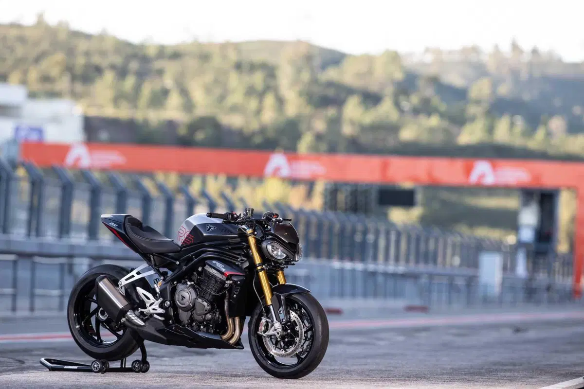 Triumph Speed Triple 1200 RS 2025 TEST [GALLERY] (37)