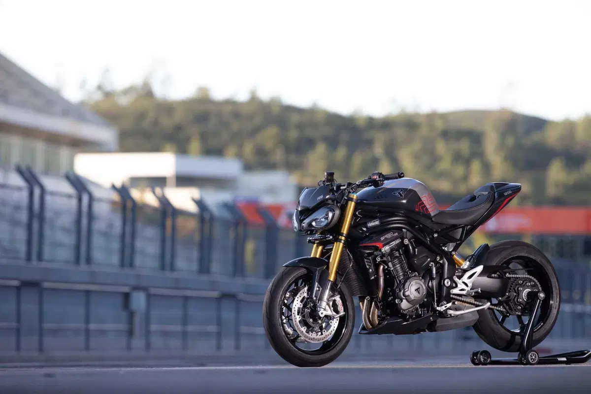 Triumph Speed Triple 1200 RS 2025 TEST [GALLERY] (43)