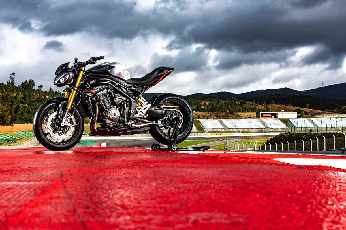 Triumph Speed Triple 1200 RS 2025 TEST [GALLERY] (58)