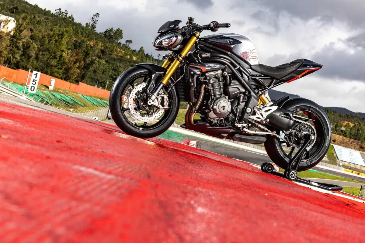 Triumph Speed Triple 1200 RS 2025 TEST [GALLERY] (60)