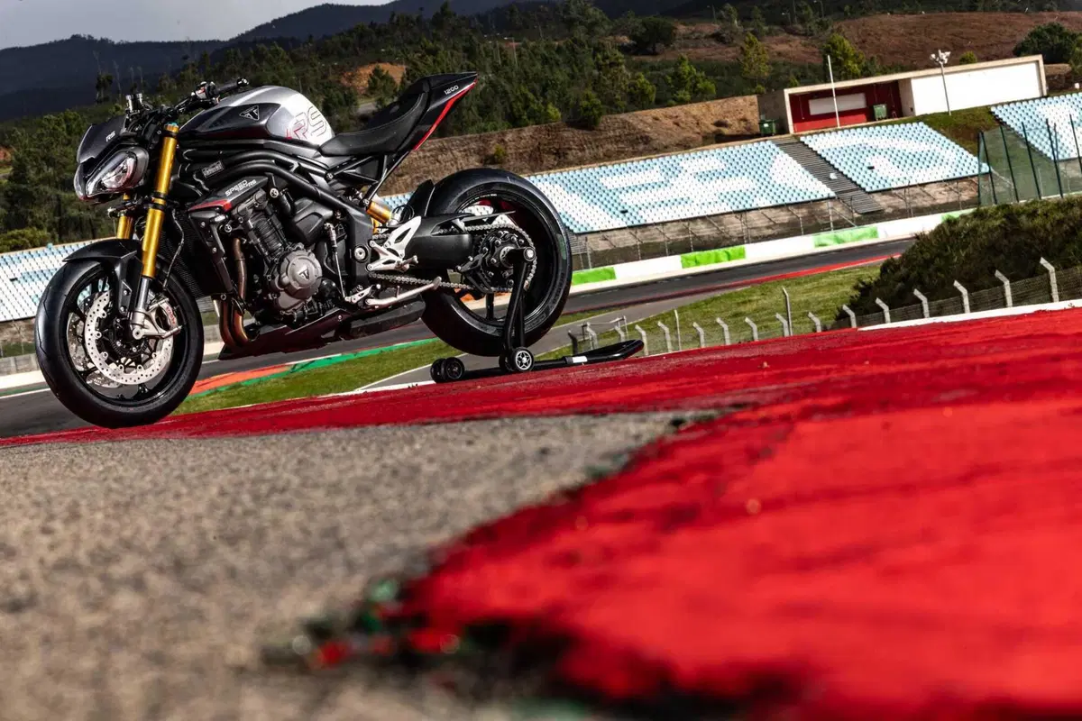 Triumph Speed Triple 1200 RS 2025 TEST [GALLERY] (63)