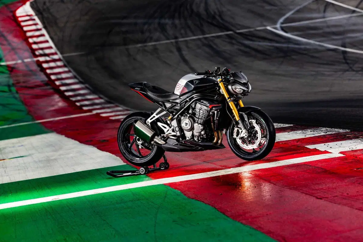 Triumph Speed Triple 1200 RS 2025 TEST [GALLERY] (65)