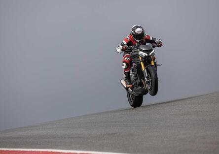 Triumph Speed Triple 1200 RS 2025: test, Pro e Contro [VIDEO E GALLERY]