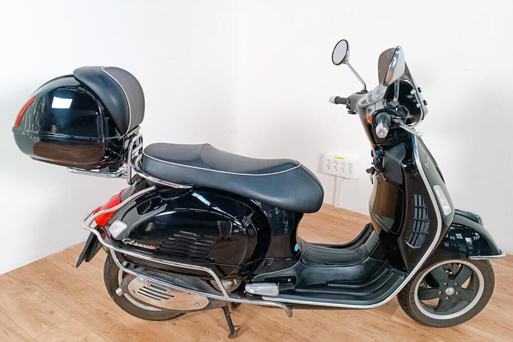 Vespa GTS 300 Hpe Super Tech (2019)