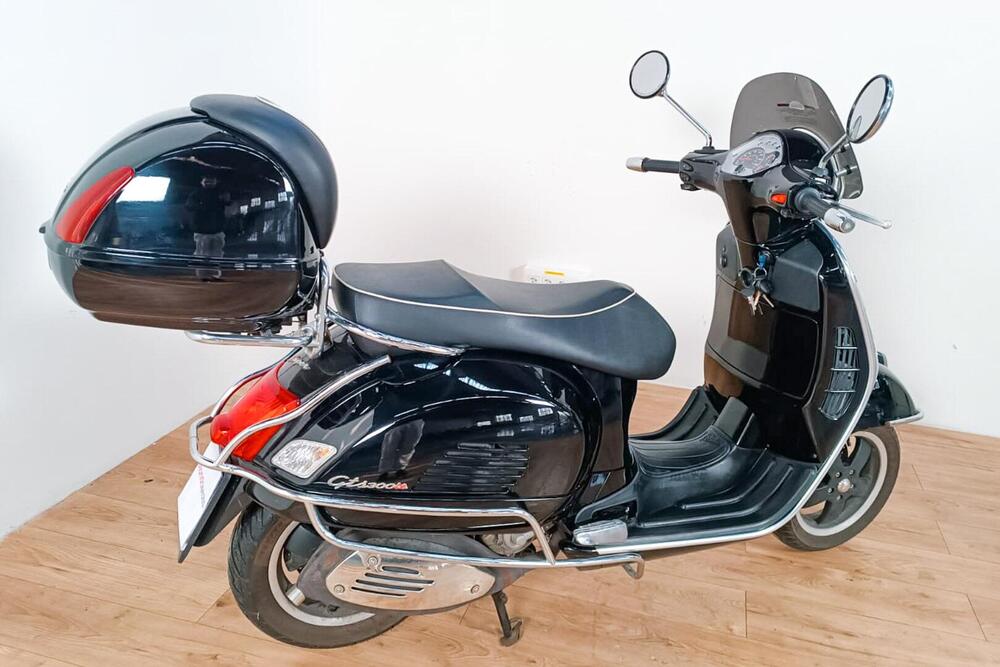 Vespa GTS 300 Hpe Super Tech (2019) (3)