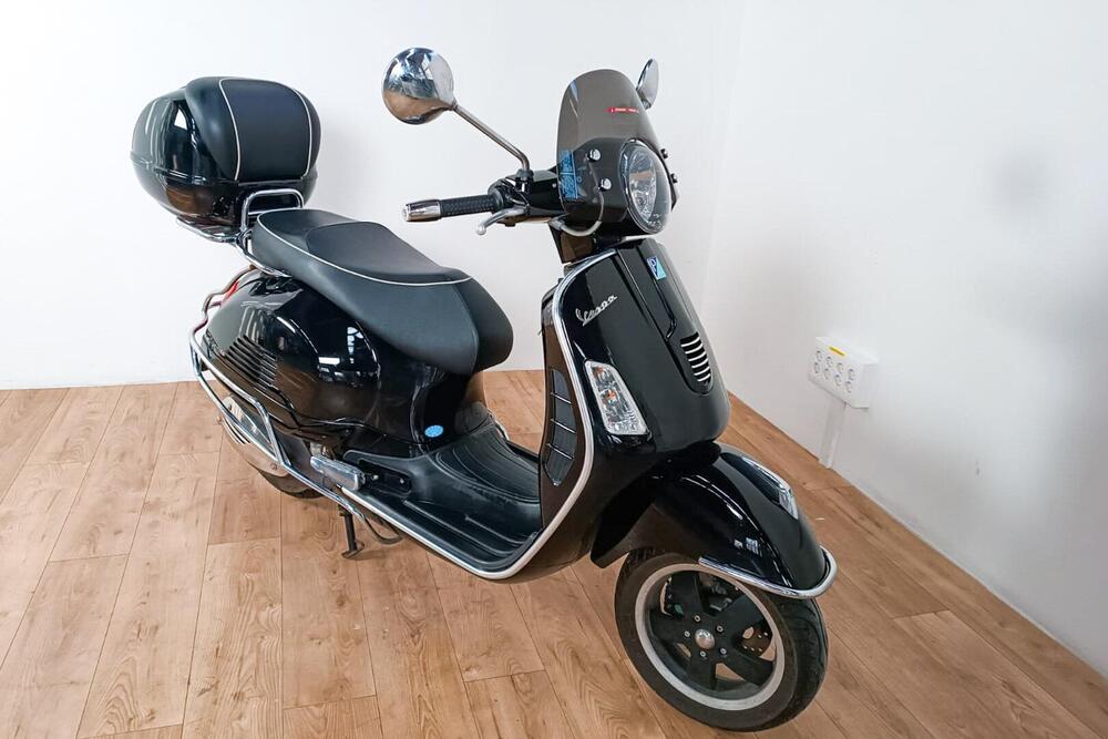 Vespa GTS 300 Hpe Super Tech (2019) (2)