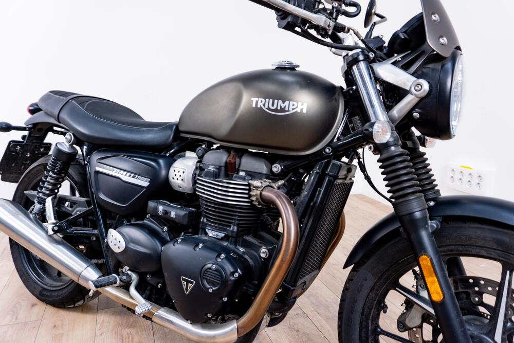 Triumph Street Twin 900 (2017 - 18) (5)