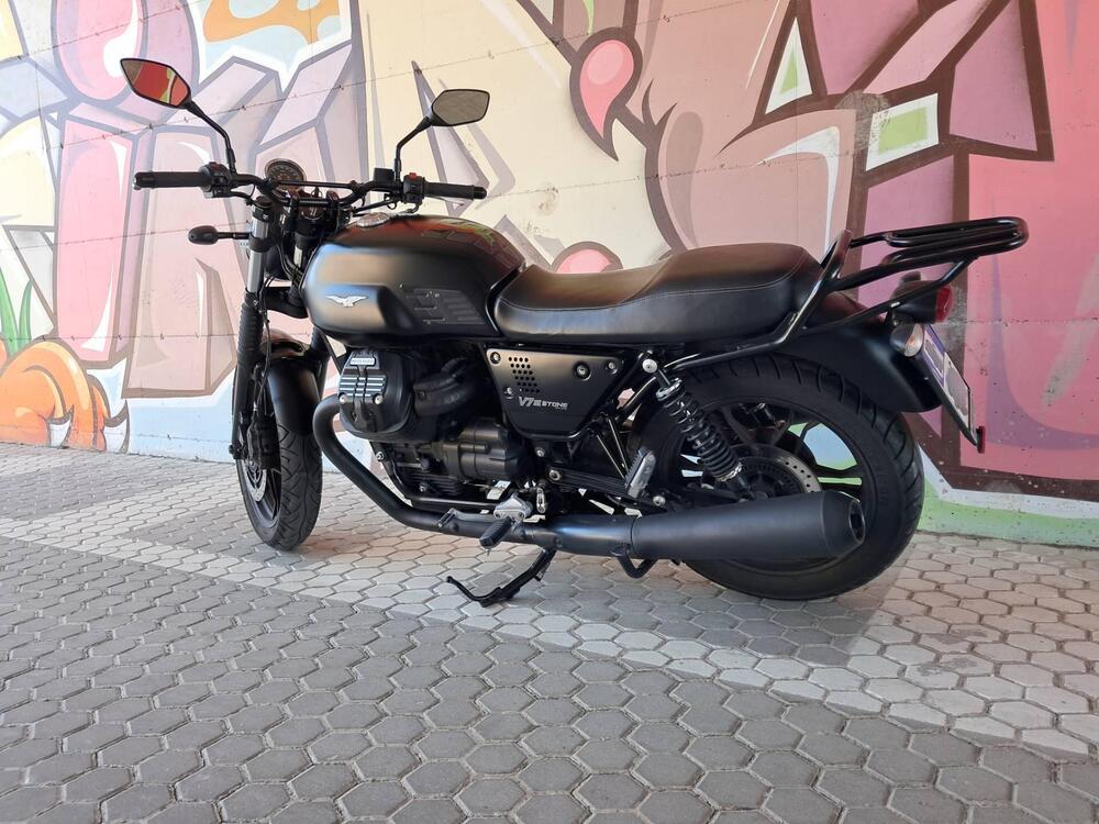 Moto Guzzi V7 III Stone (2017 - 20) (2)