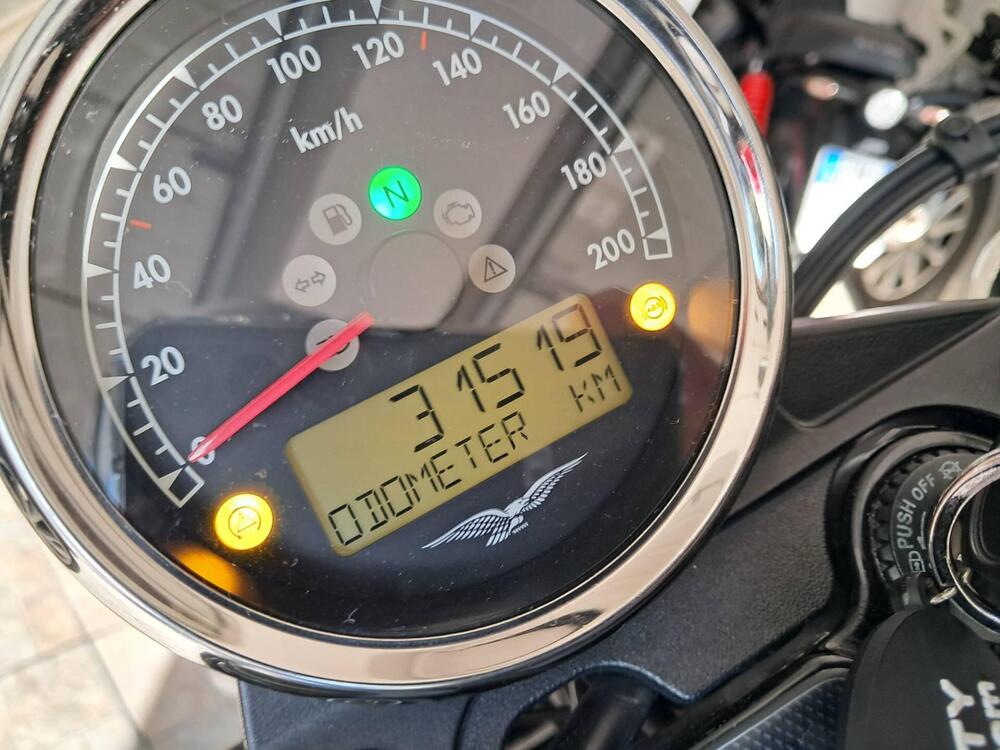 Moto Guzzi V7 III Stone (2017 - 20) (4)