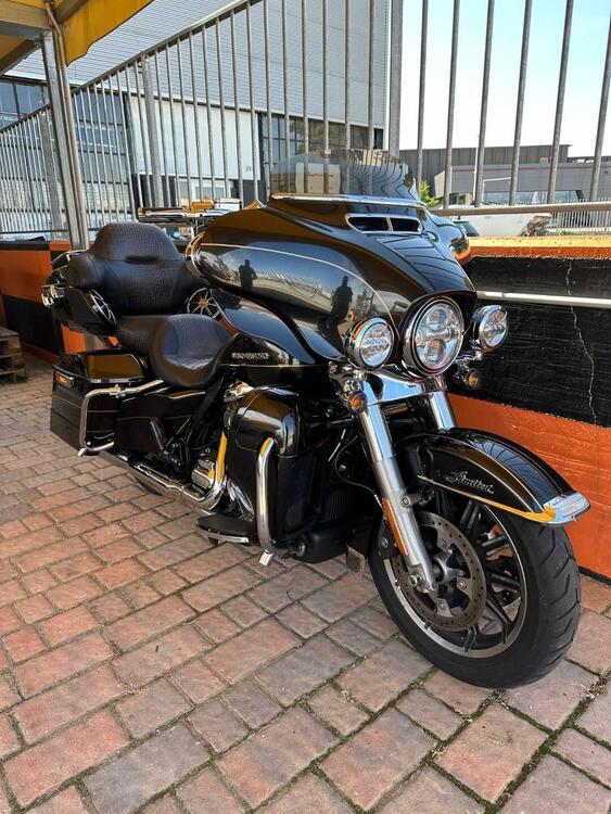 Harley-Davidson 107 Electra Glide Ultra Limited Low (2017 - 18) - FLHTKL (2)