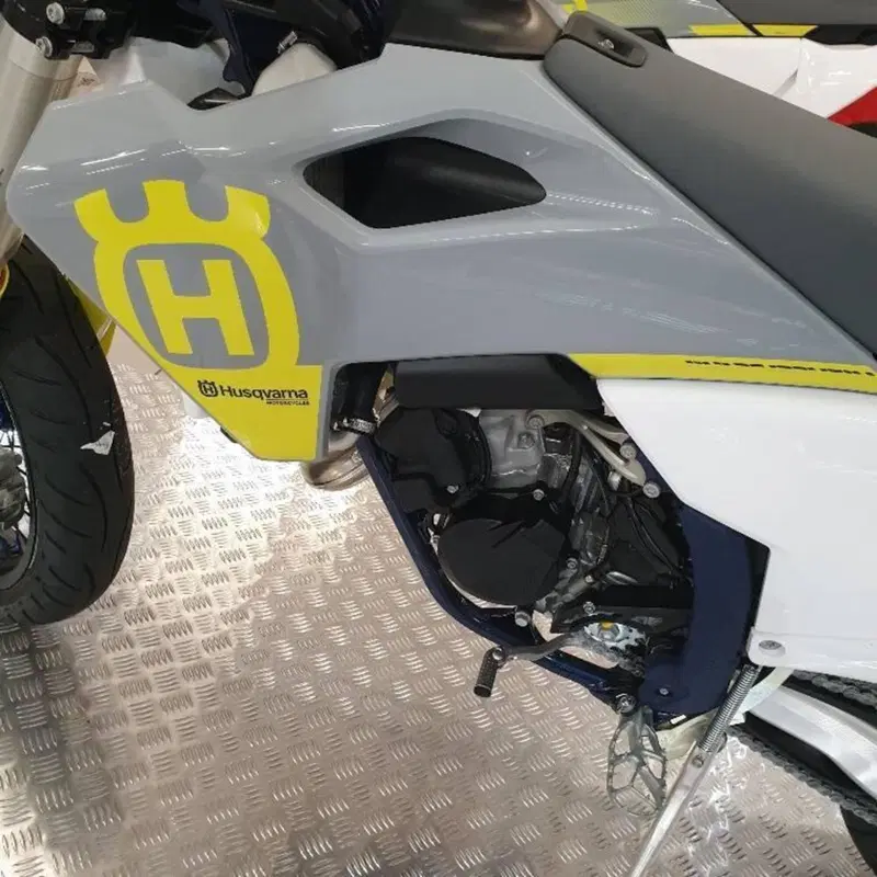 Husqvarna SMR 125 (2011 - 13) (2)