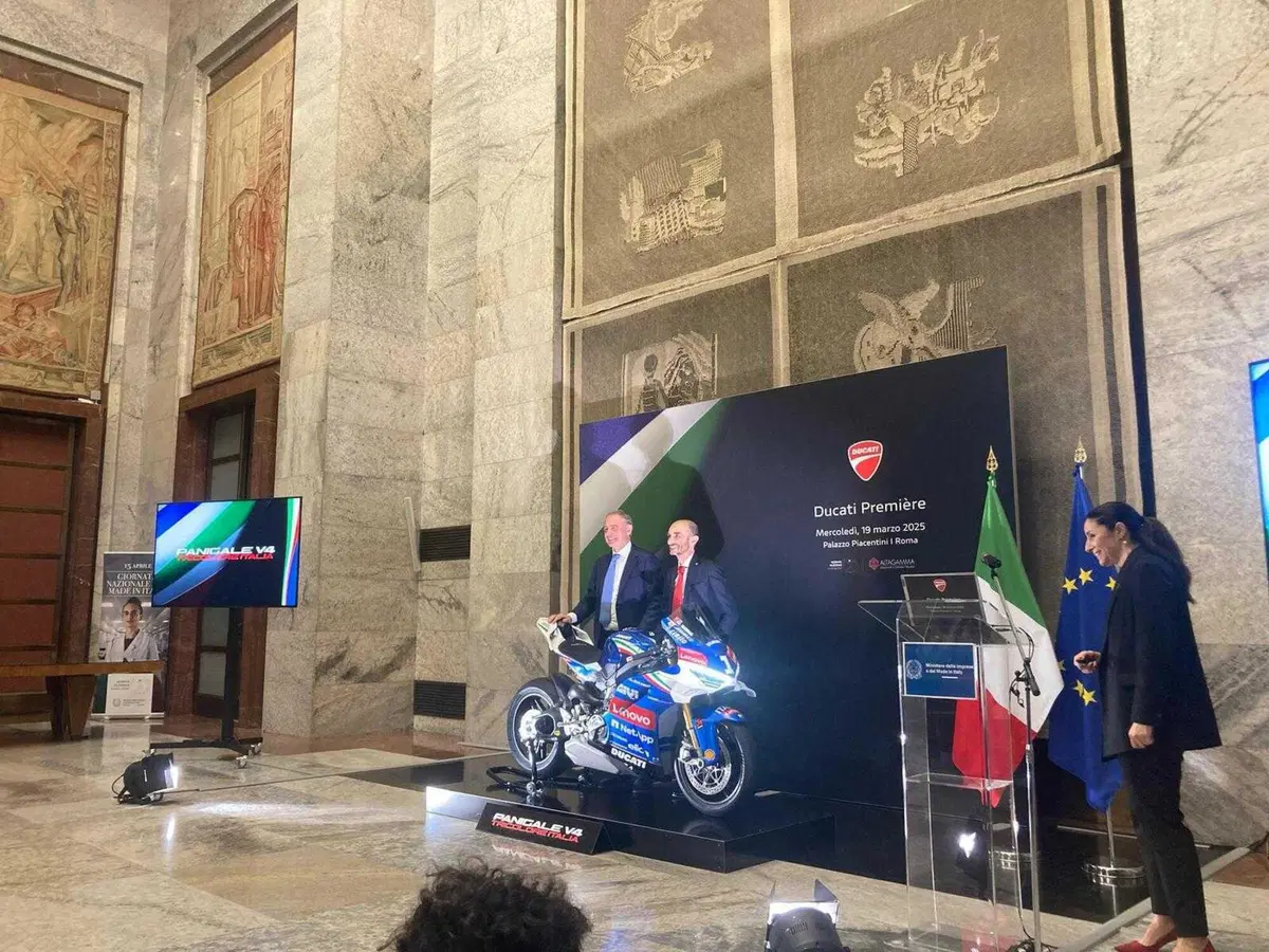Ducati Panigale V4 Tricolore Italia: in omaggio alla vittoria del Mugello [VIDEO] (7)