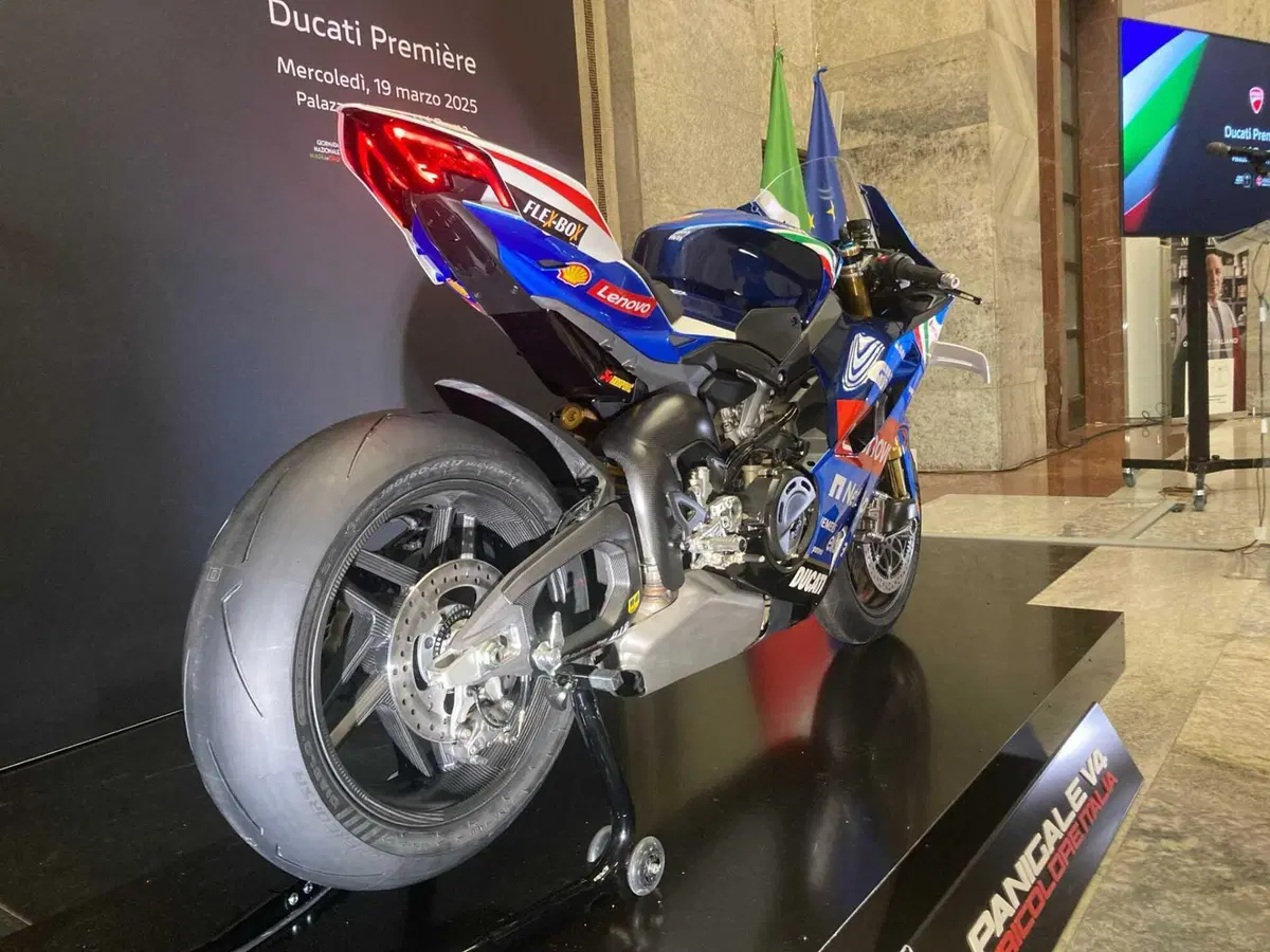 Ducati Panigale V4 Tricolore Italia: in omaggio alla vittoria del Mugello [VIDEO] (2)