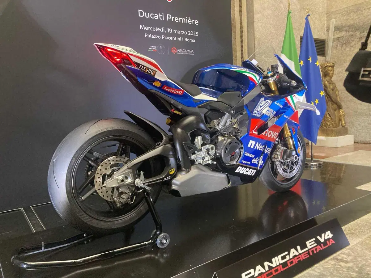 Ducati Panigale V4 Tricolore Italia: in omaggio alla vittoria del Mugello [VIDEO] (3)