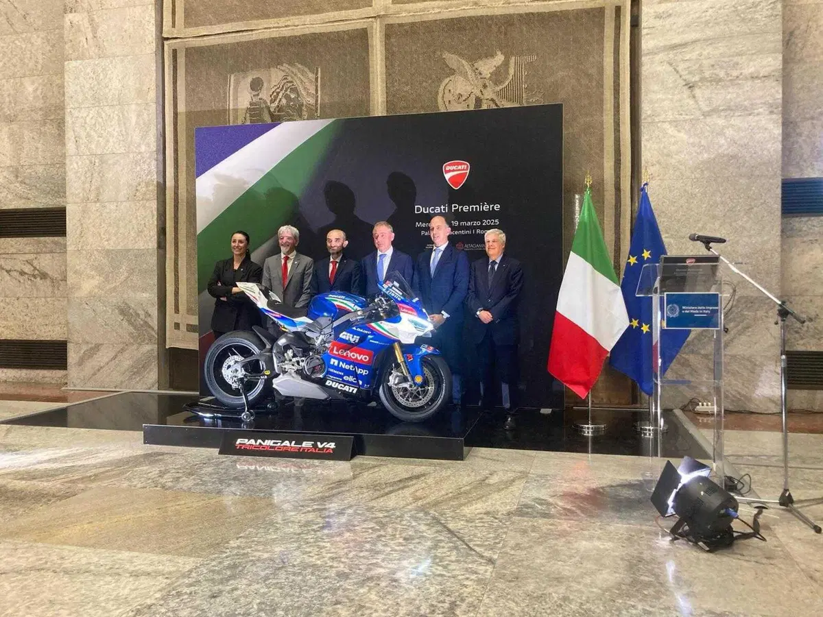Ducati Panigale V4 Tricolore Italia: in omaggio alla vittoria del Mugello [VIDEO] (9)