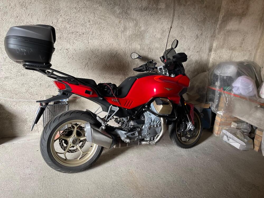 Moto Guzzi V100 Mandello (2022 - 24)