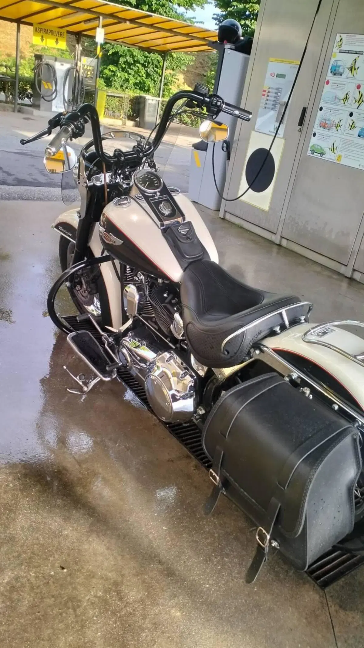 Harley-Davidson 1690 Deluxe ABS (2011 - 16) - FLSTN (5)
