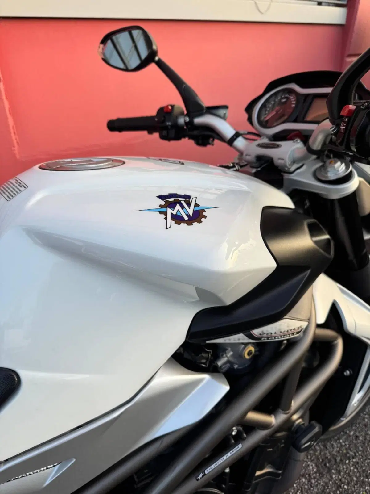 MV Agusta Brutale 990 R (2009 - 12) (6)