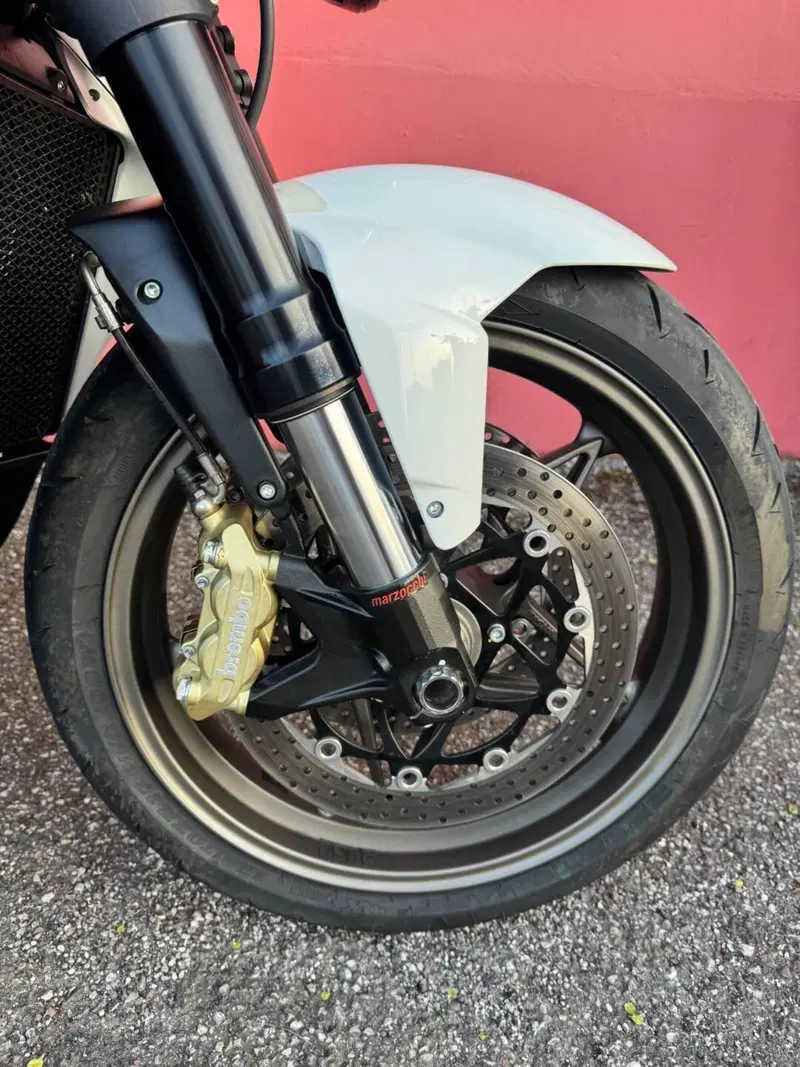 MV Agusta Brutale 990 R (2009 - 12) (7)