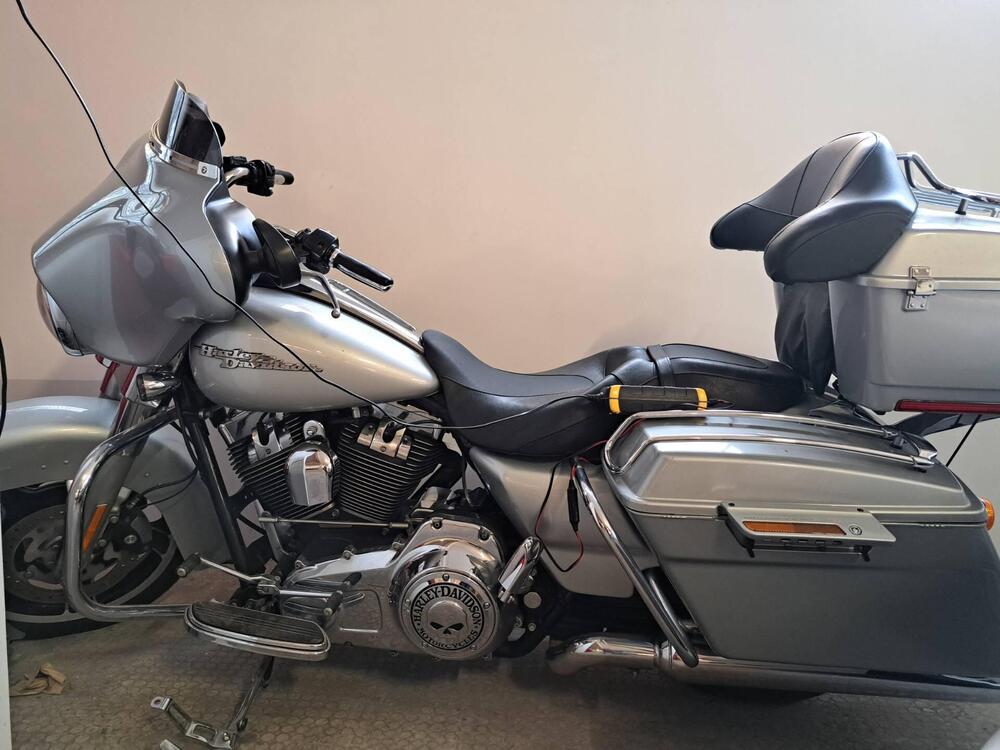 Harley-Davidson 1690 Electra Glide Classic (2010 - 12) - FLHTC (2)