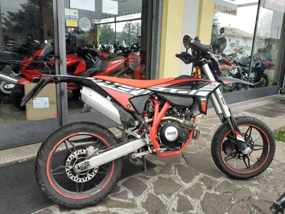 Betamotor RR 125 4T Motard LC (2021 - 23) (2)