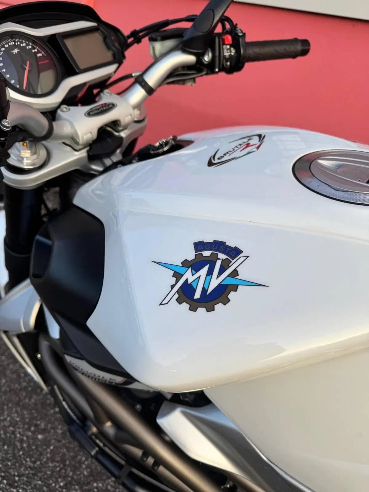MV Agusta Brutale 990 R (2009 - 12) (15)
